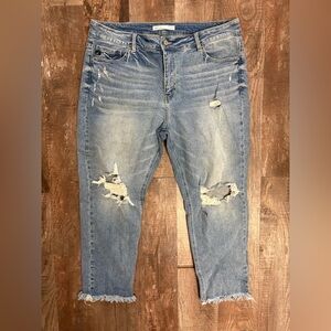 KanCan woman’s Ripped Light Blue Capri Jeans Size: 18